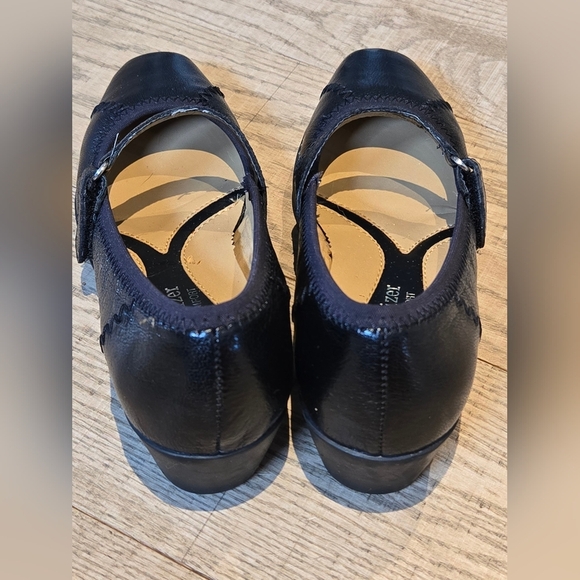 Naturalizer | Elegant Black 'Lola' Leather Wedge Shoes, Size 4M - Picture 6 of 9